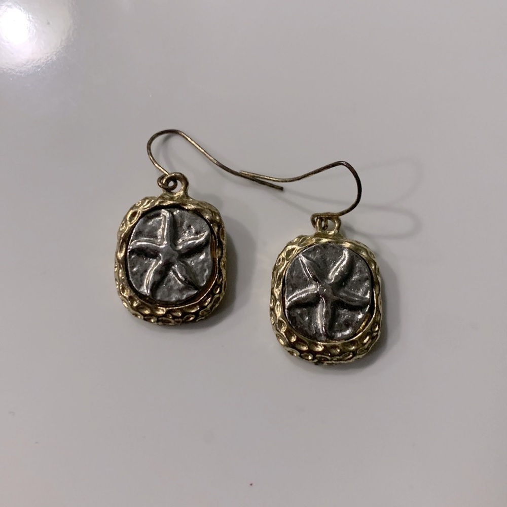 Starfish🐚💦earrings, dangle, two tone.